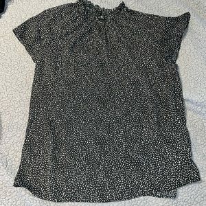 Black and white sleeveless blouse. I ripped out tag but believe it’s from kohls.